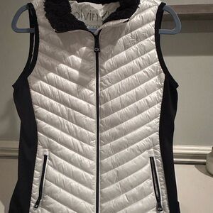 Calvin Klein Women's Black and White Chevron Vest